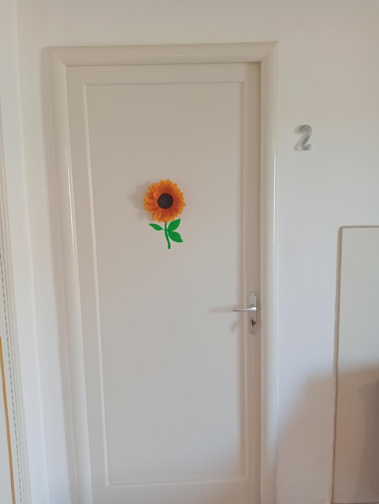 Casa Vacanze I Tre Girasoli "Green House" Калтаджироне Екстериор снимка